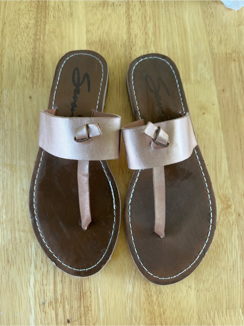 Women's Metallic Rose Gold Toe-Loop Slide Sandals